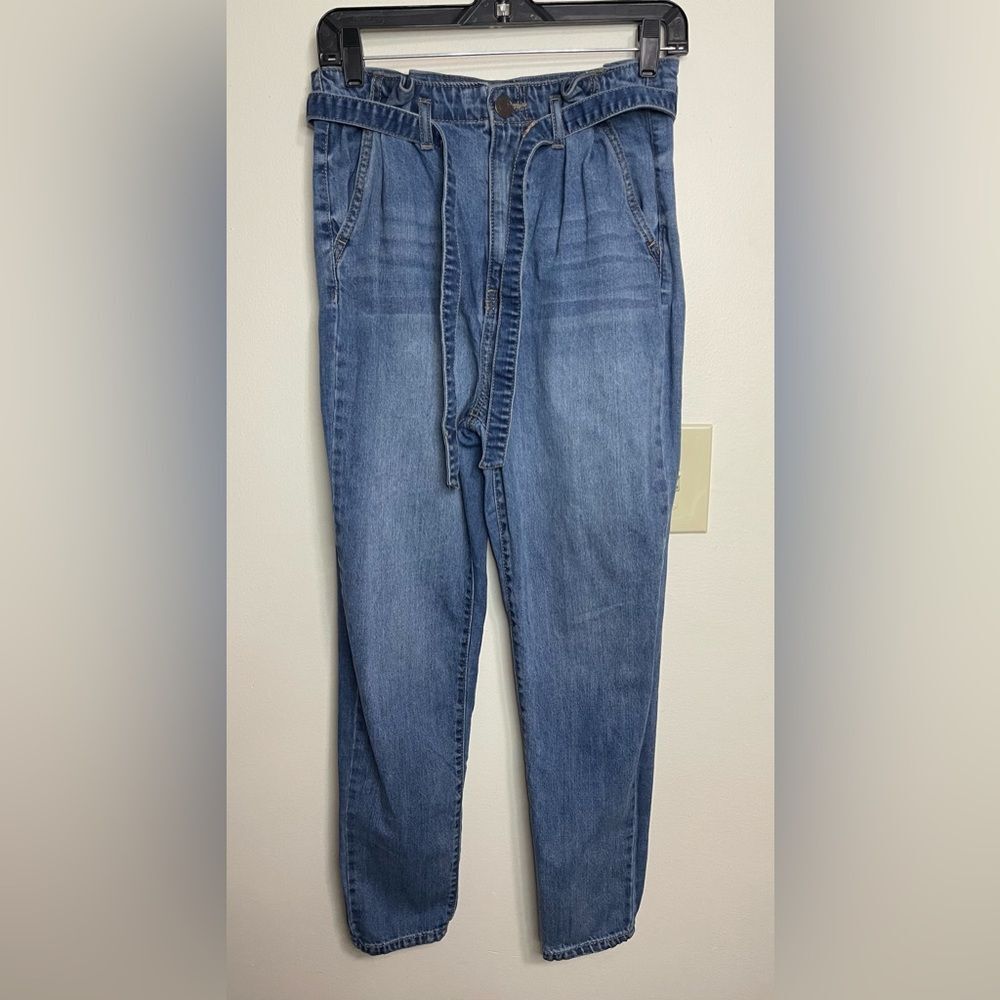 So High Rise Mom Belted Denim Jean Pant Size 7